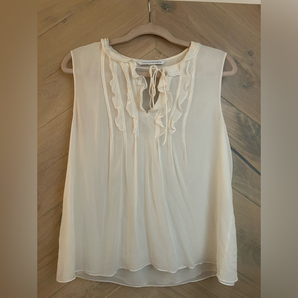 100% silk Diane von Furstenberg blouse size small